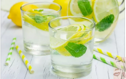 Какой пить лимонную воду, теплой или холодной?